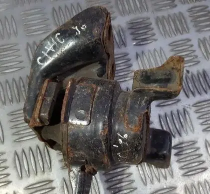 Honda Civic Engine mount bracket