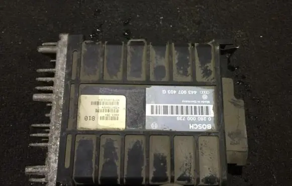 Volkswagen PASSAT B3 Engine control unit/module 0280000739 443907403g