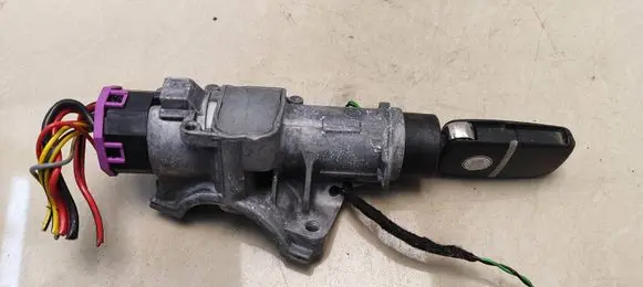 Volkswagen PASSAT B5.5 Ignition lock 4B0905851A