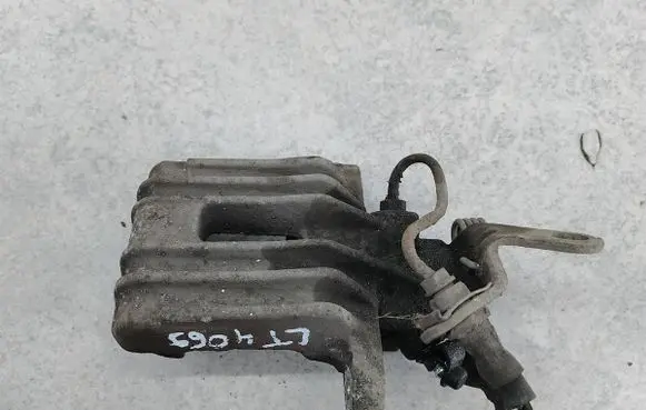Volkswagen Golf Plus Rear brake caliper 