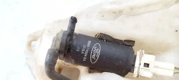 Ford Focus Windscreen/windshield washer pump 93BB17K624BA