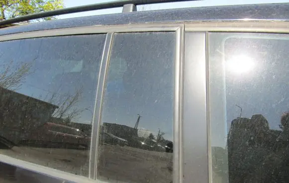 Volkswagen Cross Touran I Rear side window 