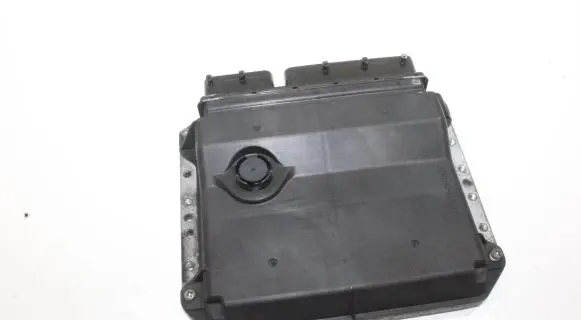 Toyota Avensis T270 Engine control unit/module 8966105F20 MB2759004733