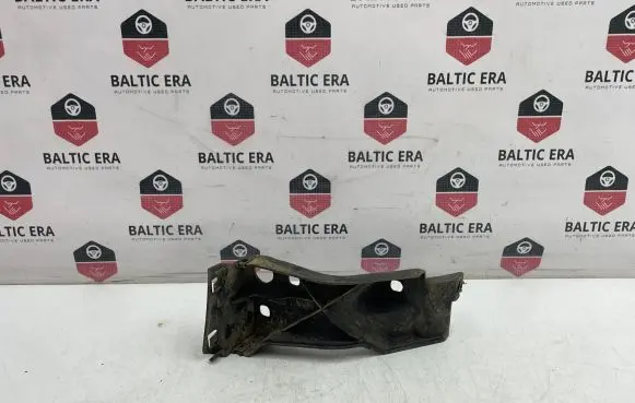 Front bumper mounting bracket
