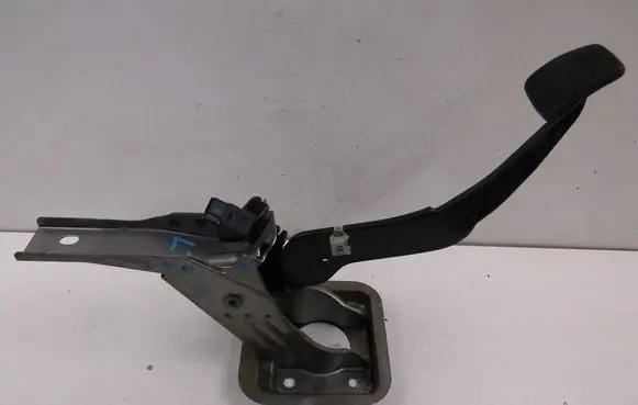 Nissan Almera Tino Pedal assembly 