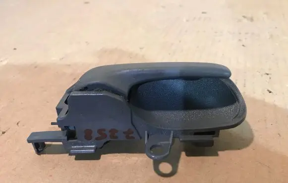 Peugeot 107 Front door interior handle