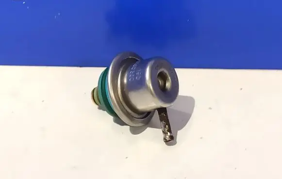 Saab 95 - 96 Fuel pressure regulator 0280160560 4770400