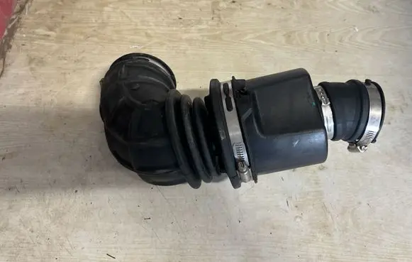Chevrolet Camaro Air intake duct part 20857938