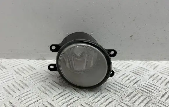 Toyota Avensis T270 Front fog light 812100D041 812100D042 812100D040