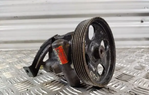 Volvo S40, V40 Power steering pump