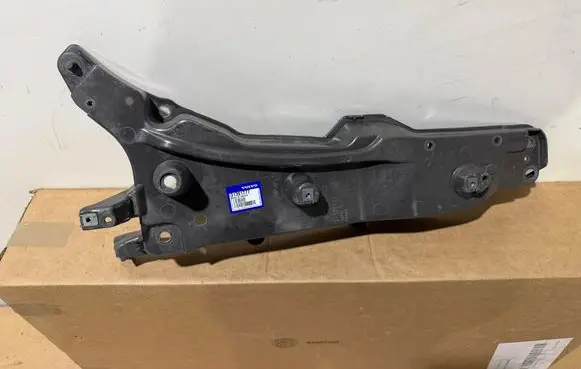Volvo XC90 Fender mounting bracket 31391777