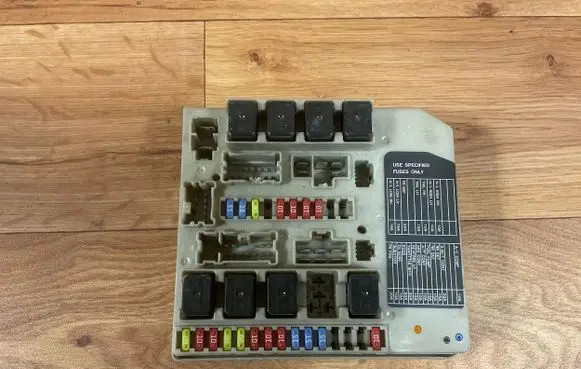 Nissan Note (E11) Fuse module T30M10