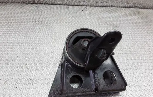 Nissan Primera Engine mount bracket