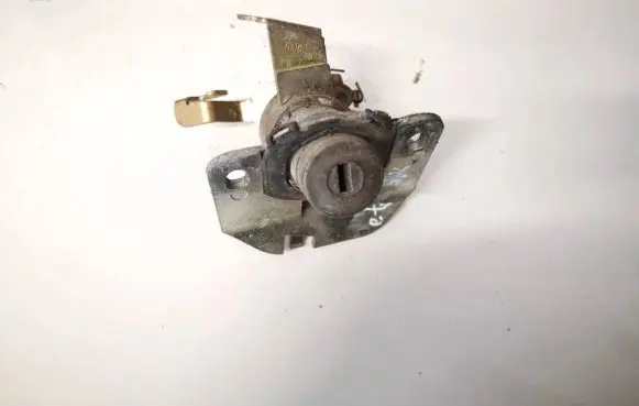 Lexus IS 200-300 Tailgate exterior lock 