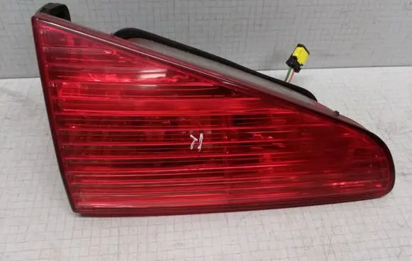 Peugeot 607 Tailgate rear/tail lights