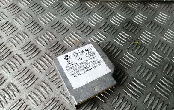 Audi A3 S3 8L Airbag control unit/module 1J0909601A