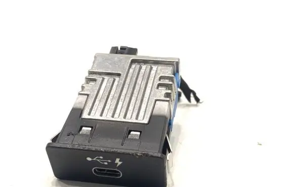 BMW X5 G05 USB socket connector 8711939