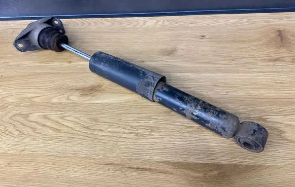 Volkswagen PASSAT B6 Rear shock absorber/damper 635440141
