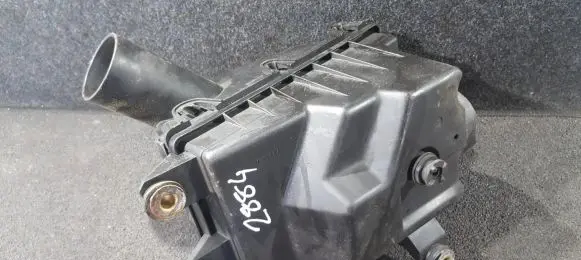 Mazda 323 F Air filter box 0b33g