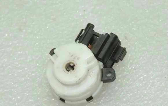 Suzuki Grand Vitara II Ignition lock contact 3711158J00