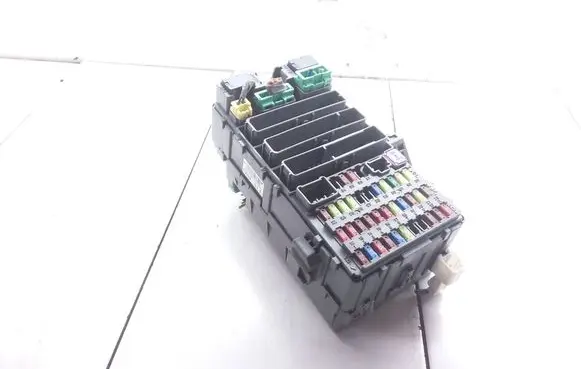 Honda Civic Fuse module B2UJKUHD 081114