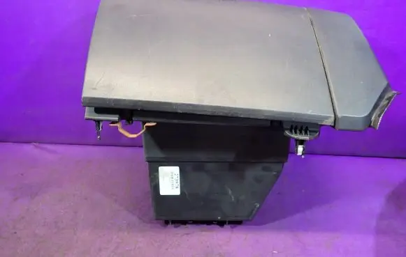Mazda 3 I Glove box