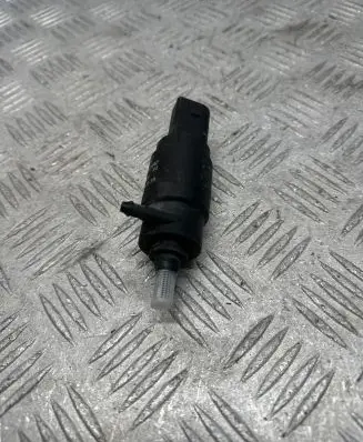 BMW X5 F15 Headlight washer pump 57786310 250518 127311440