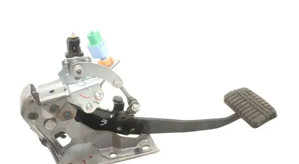 Mitsubishi Outlander Brake pedal