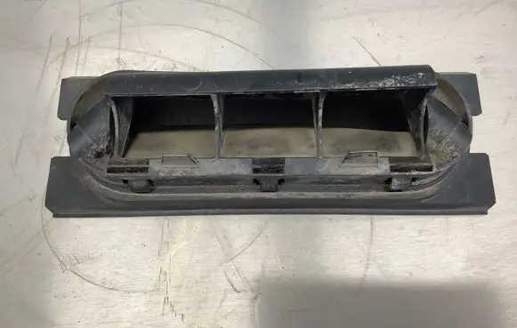 BMW 3 E30 Quarter panel pressure vent 19227423