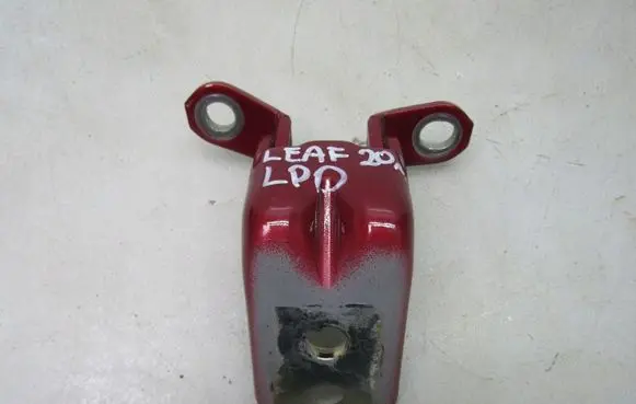 Nissan Leaf II (ZE1) Front door lower hinge 