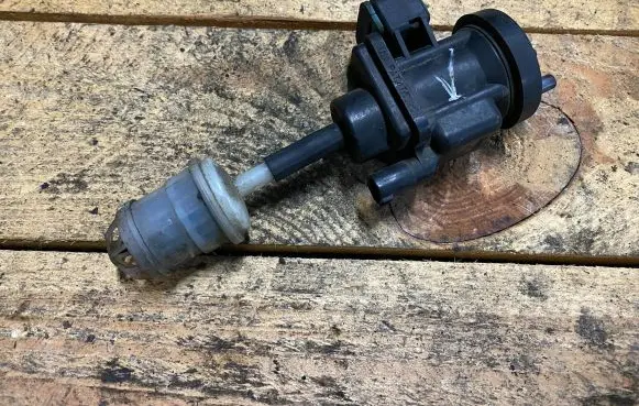 Mercedes-Benz C W203 Turbo solenoid valve a0005450527 0005450527