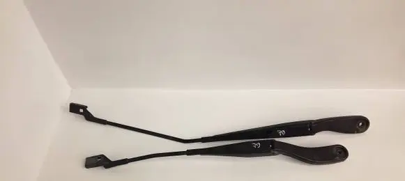 Volvo C30 Front wiper blade arm 8623159