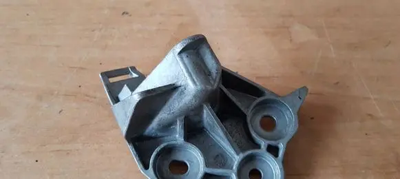 Peugeot 308 Engine mounting bracket 113103186