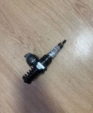 Volkswagen Caddy Fuel injector 038130073BN 0414720313