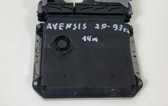 Toyota Avensis T270 Engine control unit/module 8966105F20 MB2759004733
