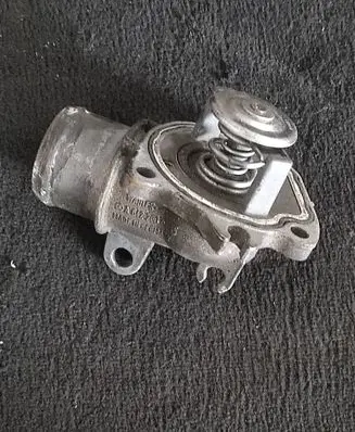 Chrysler 300 - 300C Thermostat/thermostat housing A6422000315