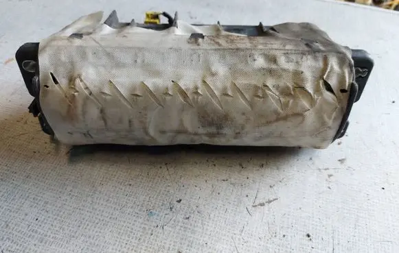 Passenger airbag