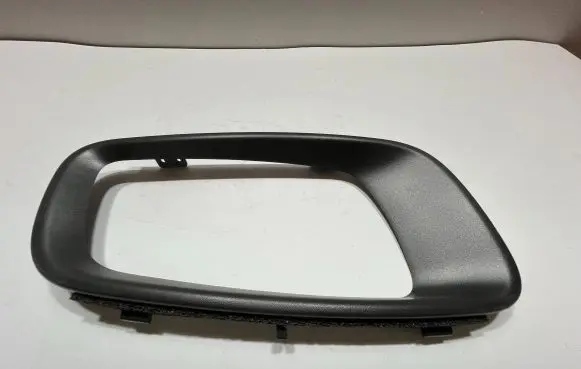 Mitsubishi Pajero Front fog light trim/grill MR388020