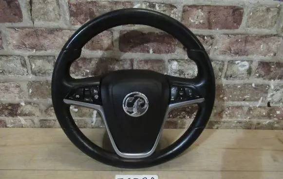 Opel Zafira C Steering wheel