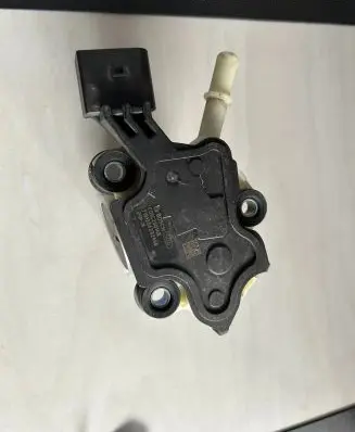 Volkswagen Caddy Adblue pump F01C250140