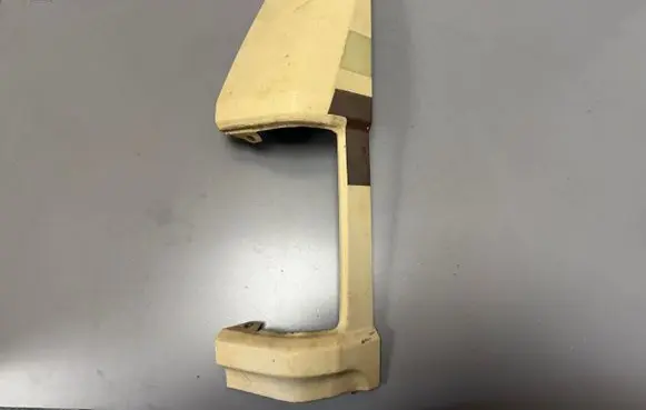 Headlight/headlamp mounting bracket