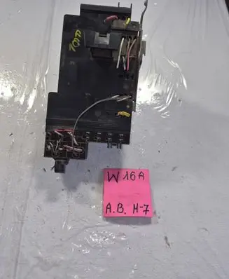 Renault Clio II Fuse box set BMTN4 216522174A 7700429666F