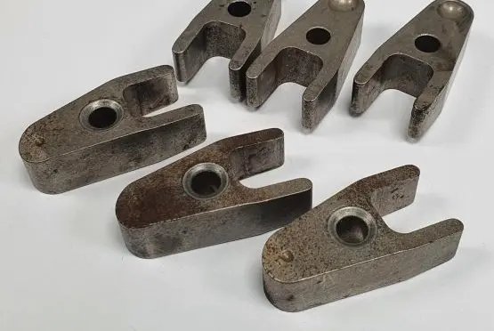 Chrysler 300 - 300C Fuel Injector clamp holder