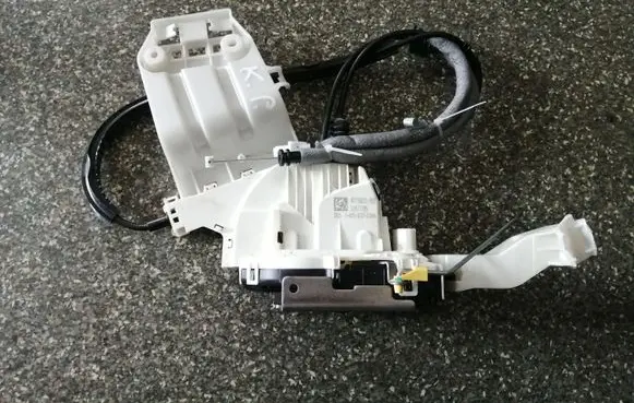 Fiat 500X Front door lock 52071195