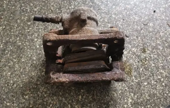 Land Rover Freelander 2 - LR2 Rear brake caliper