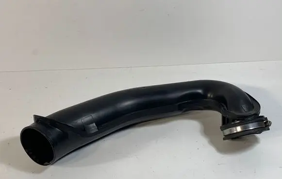 Volvo C30 Turbo air intake inlet pipe/hose 7M519A673BD 7M519A673CD