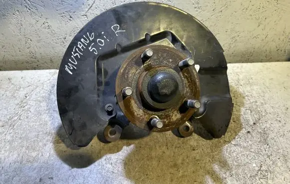 Front wheel hub spindle knuckle