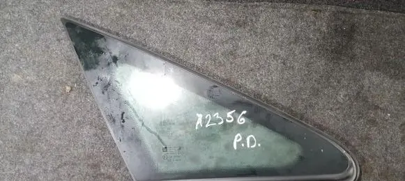 Opel Zafira B Front triangle window/glass 