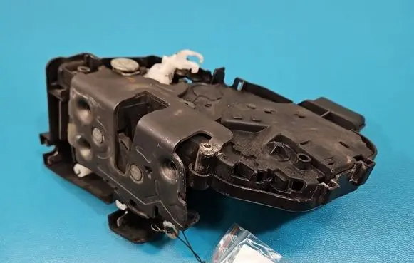 Volvo C30 Front door lock 30753658 IMPRK1568473