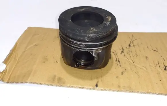 BMW X5 F15 Piston with connecting rod 7812585